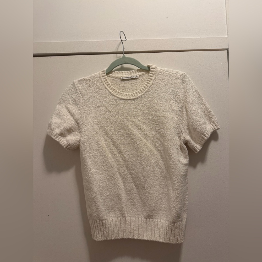 Abercrombie & Fitch Cream Short Sleeve Tee